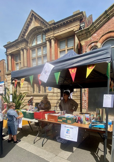 Friends, Romans, Castlefordians - lend me your ear!
On a scorching Saturday in May a Roman invasion took place yet again!
With celebration